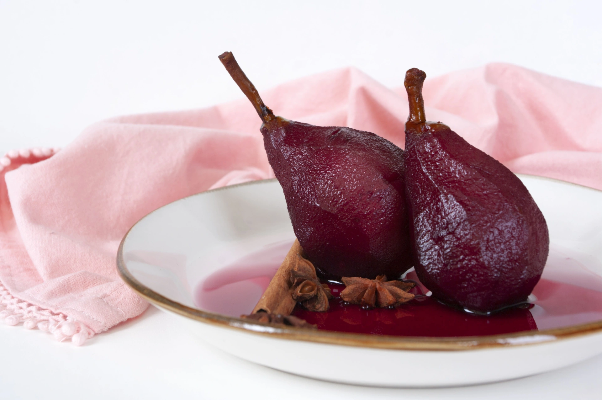  Peras al vino  negro: El postre sencillo que perfuma la casa