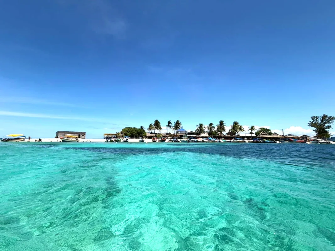 Cayos Cochinos: Donde el Caribe de Honduras conserva su forma más pura