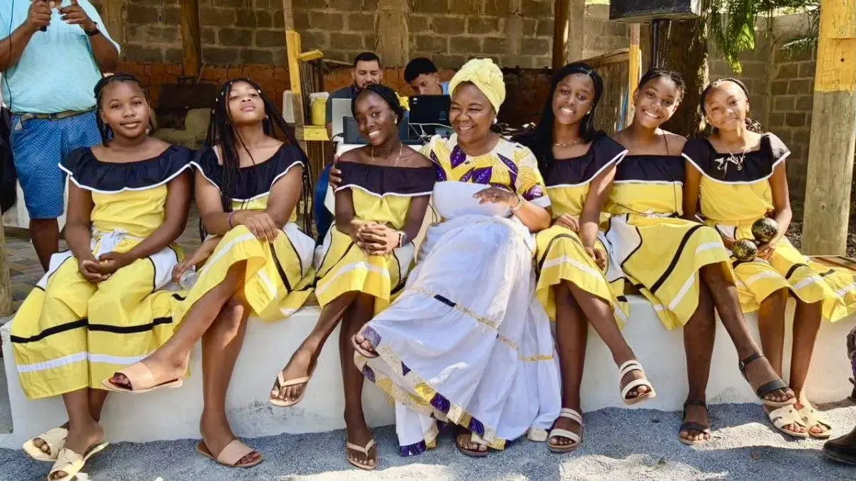 Dra. Johana Bermúdez compartiendo con su pueblo Garifuna